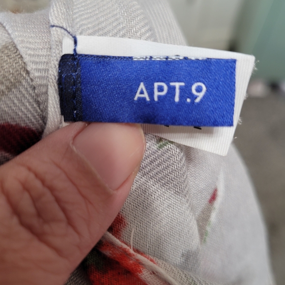 Apt. 9 Gray Scarf with Floral And Bird Accents - Picture 3 of 5